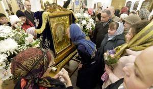 Икона Божией Матери “Умиление” (Локотская) принесена во Владимирский собор