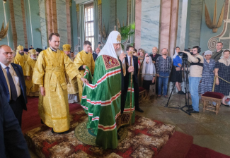 Святейший Патриарх Кирилл совершил Божественную литургию в Петропавловском соборе